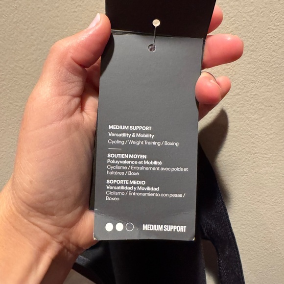 Under Armour Women's Medium support Keyhole Wireless Sports Bra Size Med Black - Picture 6 of 7